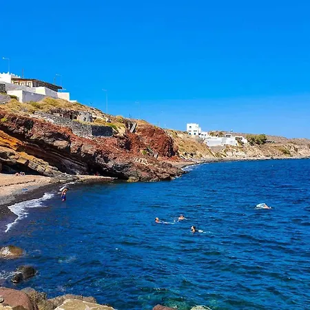 Santorini's Welcoming Getaway - Blissful & Homely Vourvoúlos