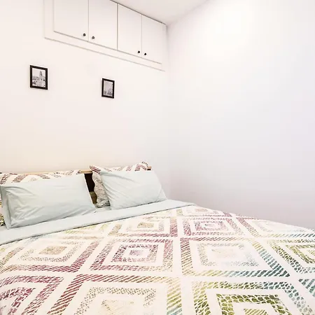 Santorini's Welcoming Getaway - Blissful & Homely Apartment Vourvoúlos