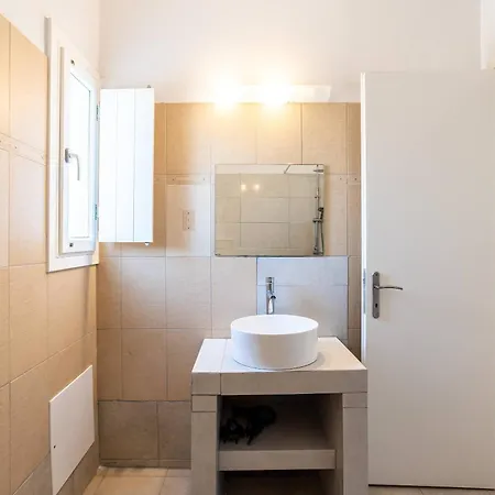 Santorini's Welcoming Getaway - Blissful & Homely Apartment *